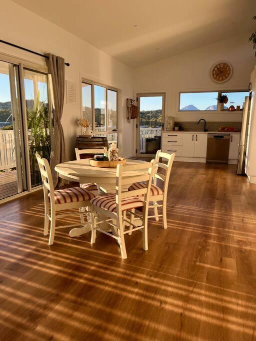 Viola - Seaside Retreat Villa Коулс Бей Екстериор снимка