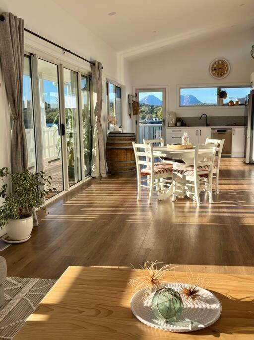 Viola - Seaside Retreat Villa Коулс Бей Екстериор снимка